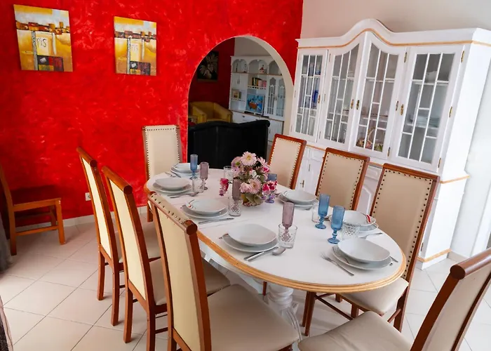 Villa Paraiso Da Maria 5 Quartos Duas Salas, Jardim, Piscina, Varanda Com Churrasqueira E Wifi Olhos de Agua (Albufeira)