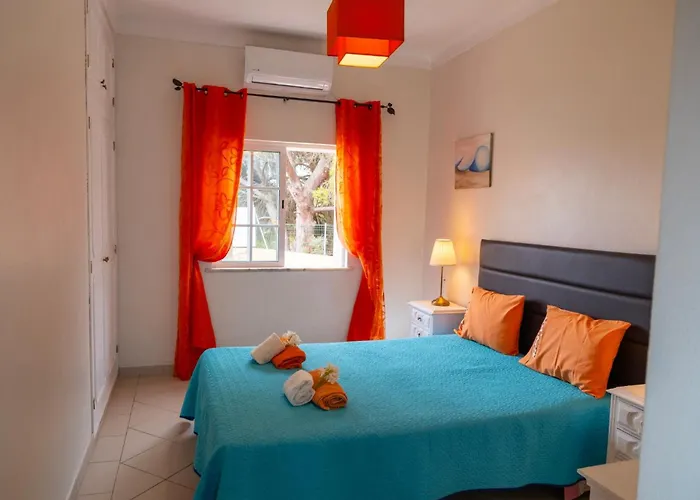 Paraiso Da Maria 5 Quartos Duas Salas, Jardim, Piscina, Varanda Com Churrasqueira E Wifi * Olhos de Agua (Albufeira)