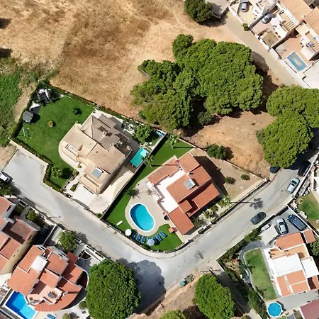 Paraiso Da Maria 5 Quartos Duas Salas, Jardim, Piscina, Varanda Com Churrasqueira E Wifi 别墅 *